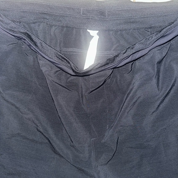 Mens used Fabletics  shorts size L larg Pre own items are as is any defects - Picture 2 of 3